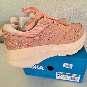 NEW IN BOX Womens HOKA® Vibrant Bloom Bondi L Sneakers Shoes 5.5 Embroidery